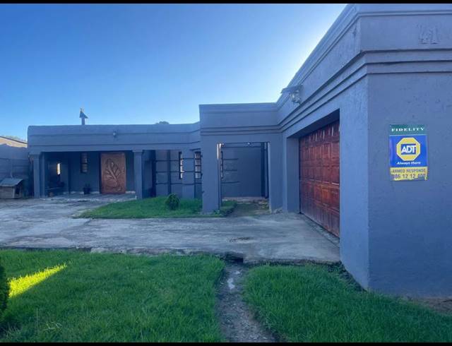 4 BEDROOM HOUSE FOR SALE IN CROWN GARDENS